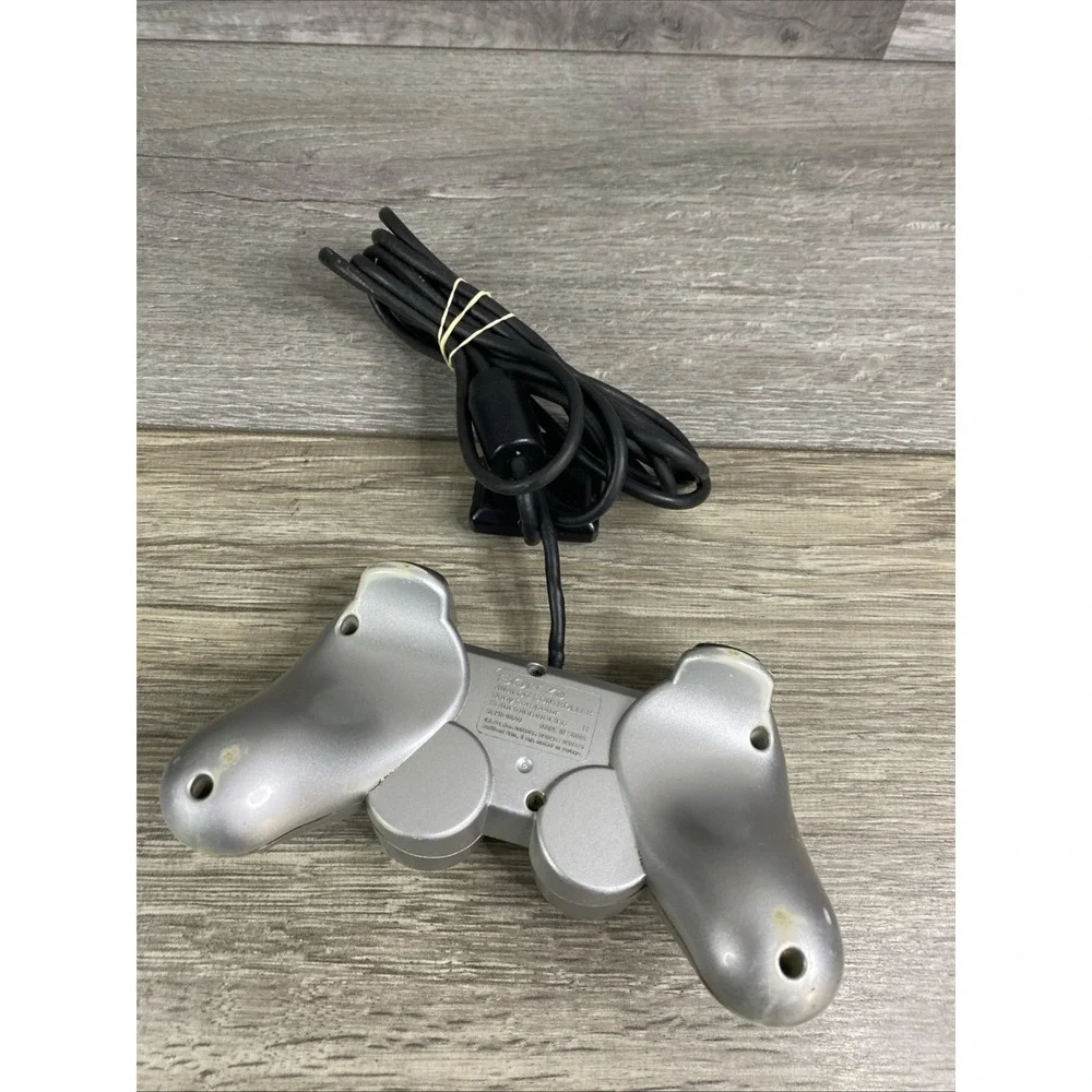 Satin Silver DualShock 2 for PlayStation 2‎ Tested